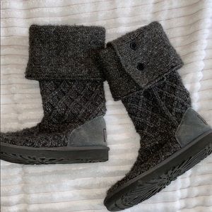 Lattice Knit Uggs in Gray